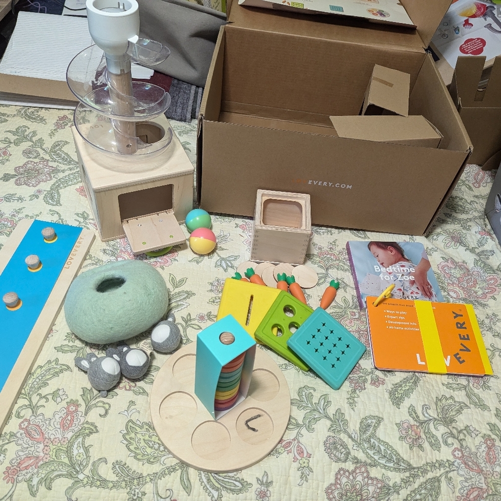 Lovevery the Babbler Kit
